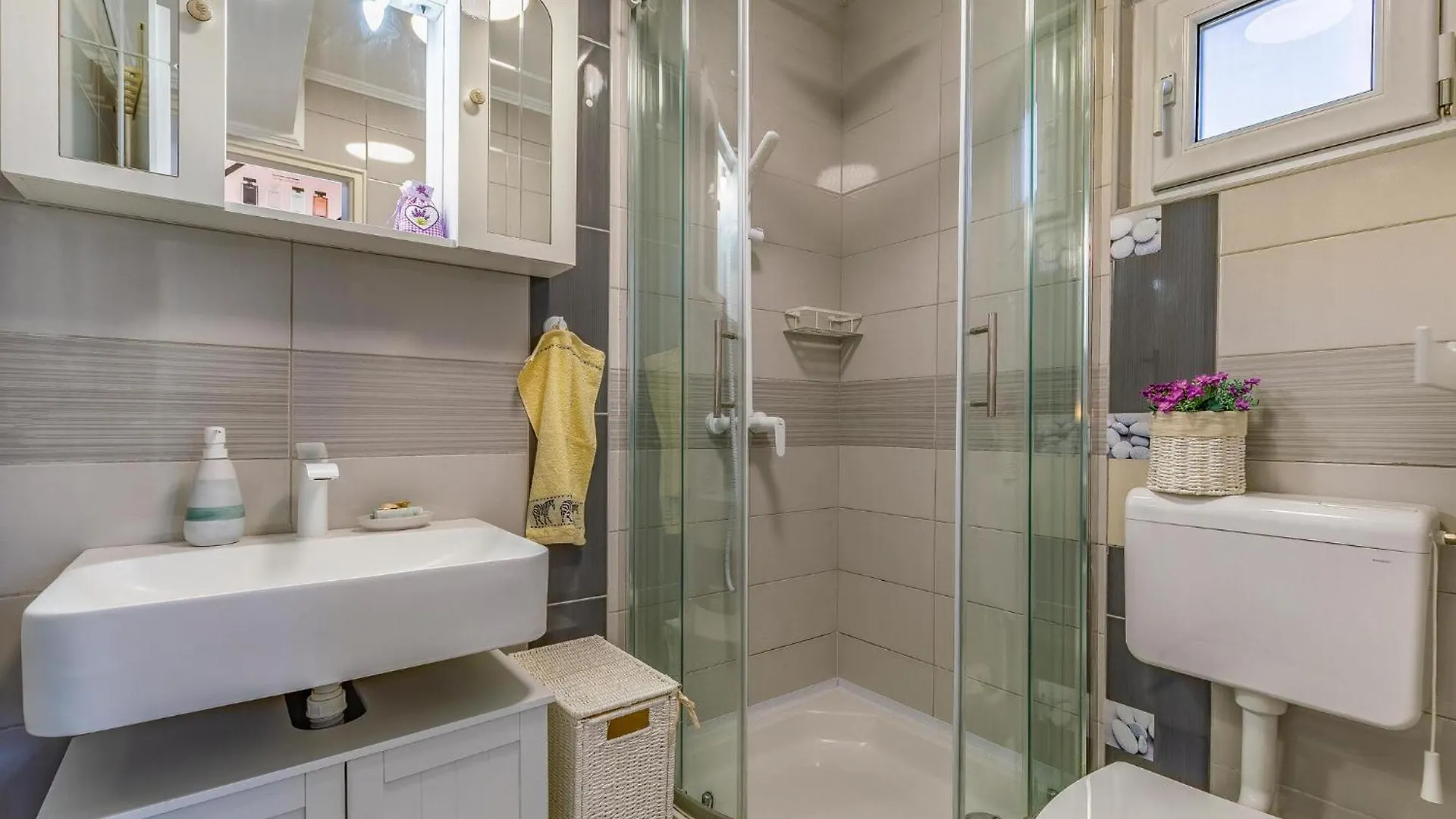 Beautiful Home In Kavran With Kitchen Holiday home