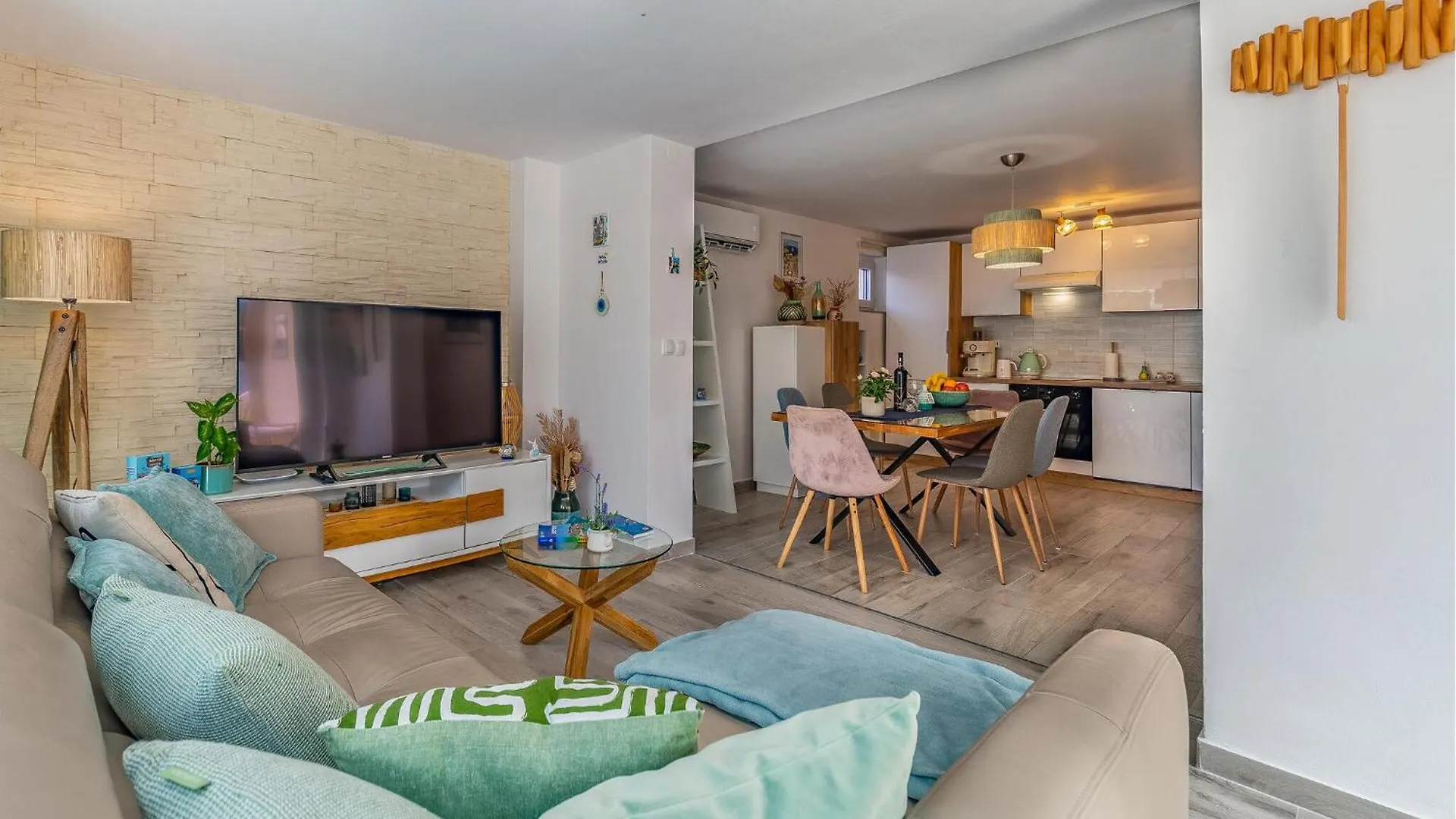 בית נופש Beautiful Home In Kavran With Kitchen