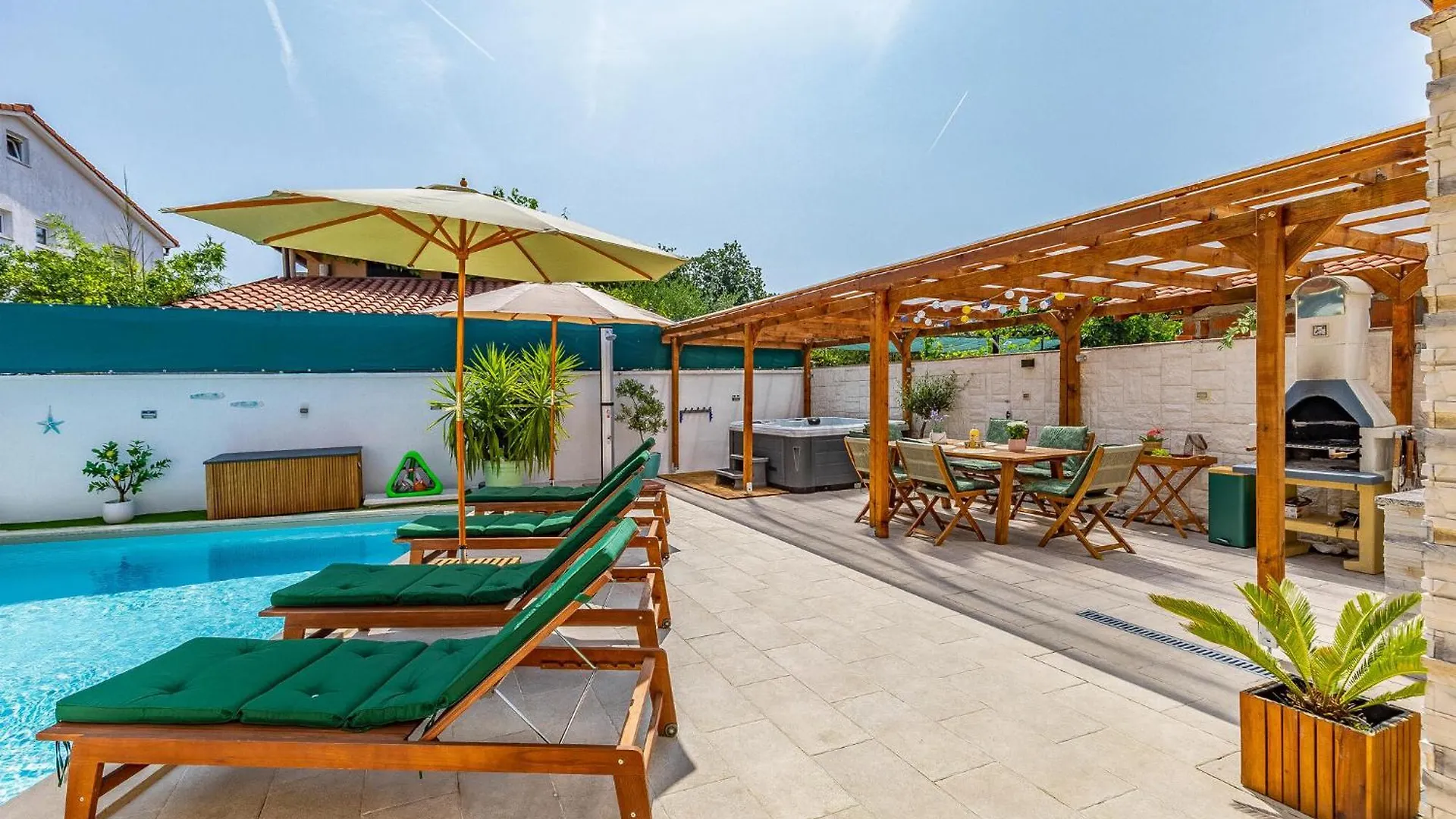 Holiday home Beautiful Home In Kavran With Kitchen