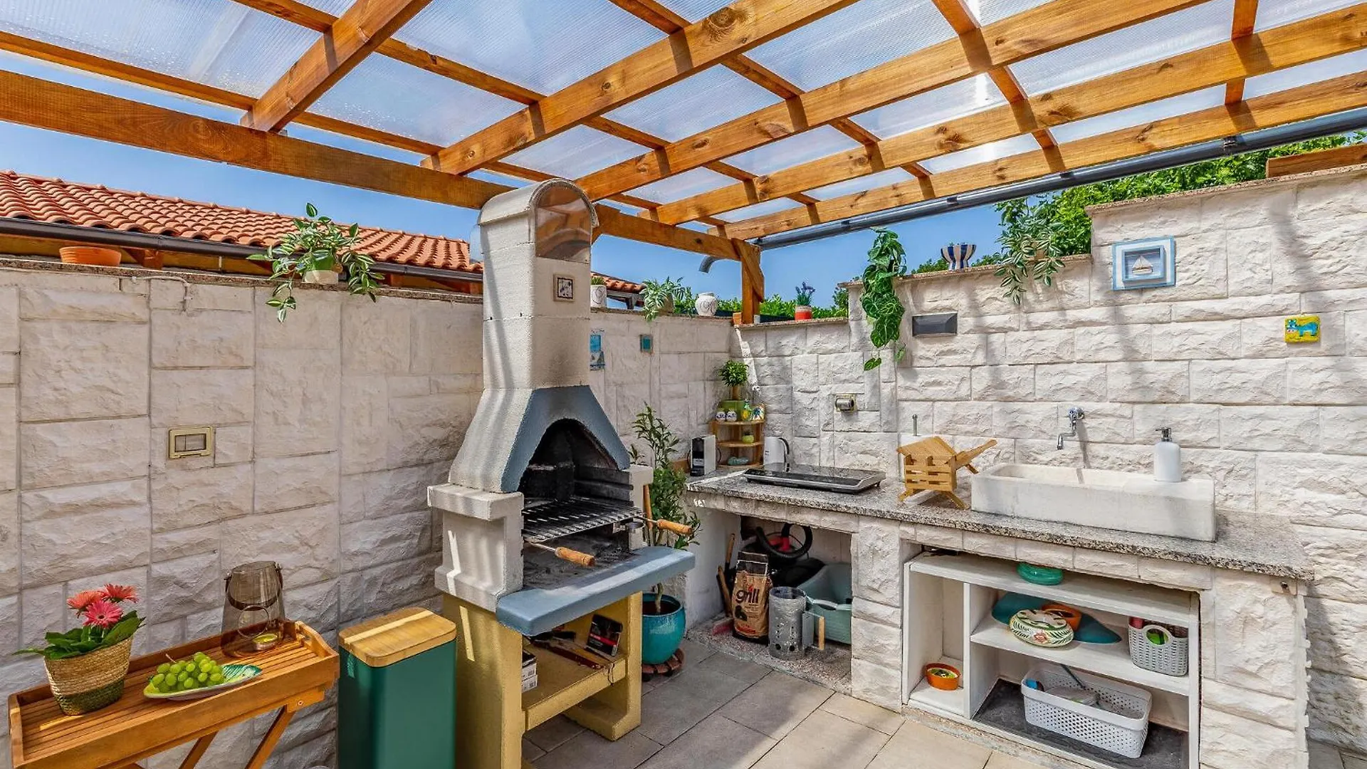 Beautiful Home In Kavran With Kitchen בית נופש